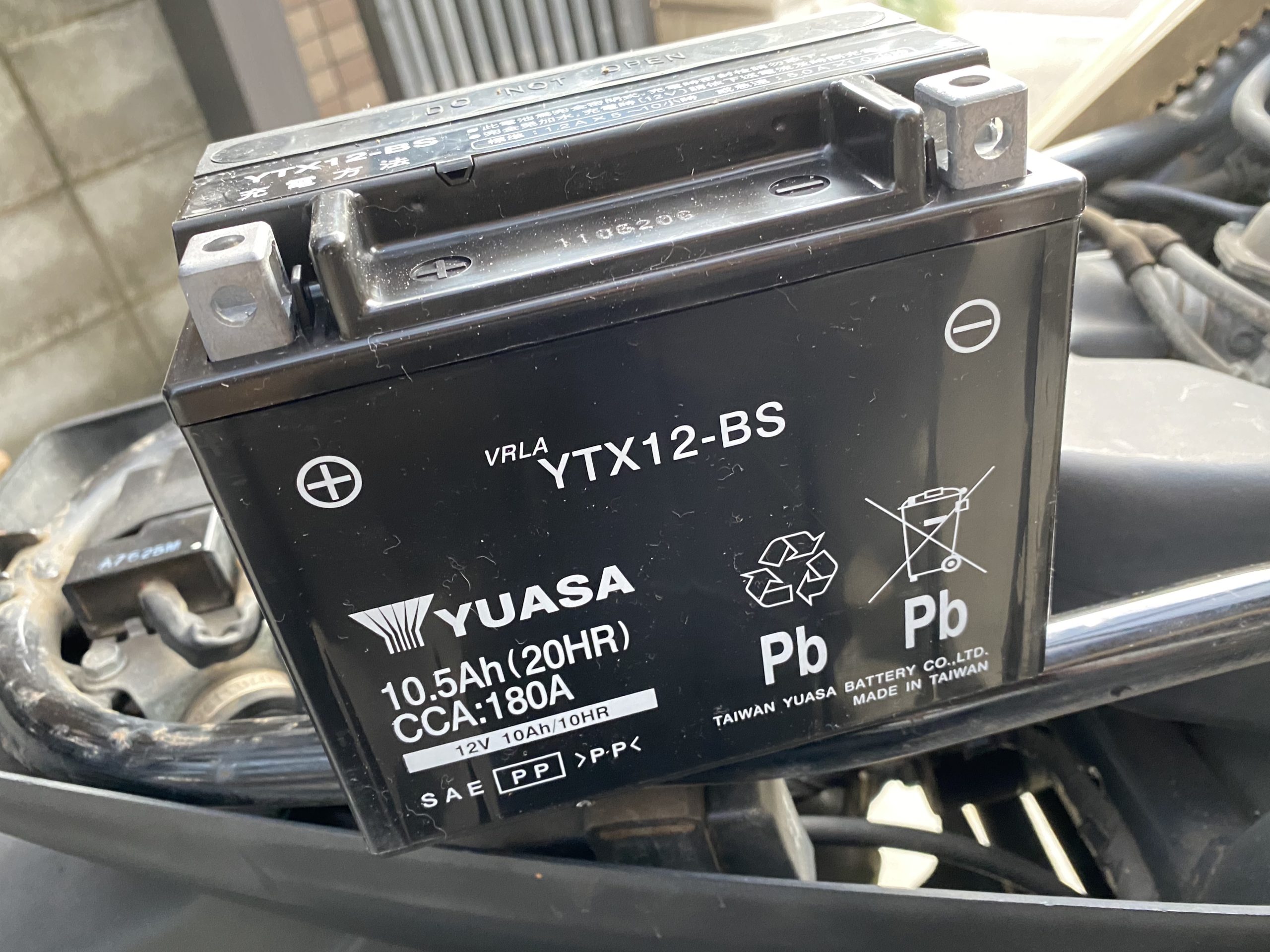 バッテリー交換台湾ユアサ YUASA YTX12-BS ホンダ MF02フュージョン 